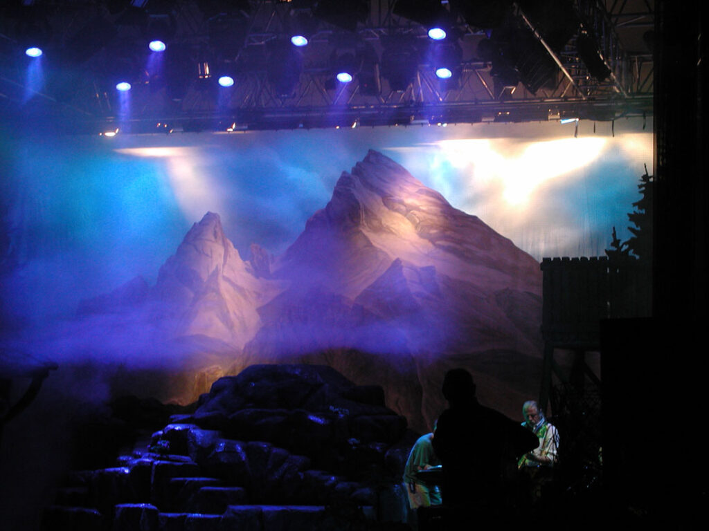 Watzmann-Buehnendeko-Wolfgang Ambros