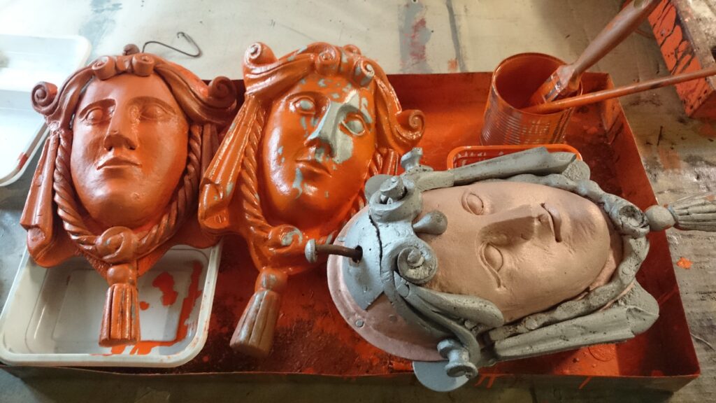 Metallrestaurierung Reiches Tor Maske Bleiminium Denkmalpflege Schloß Schönbrunn