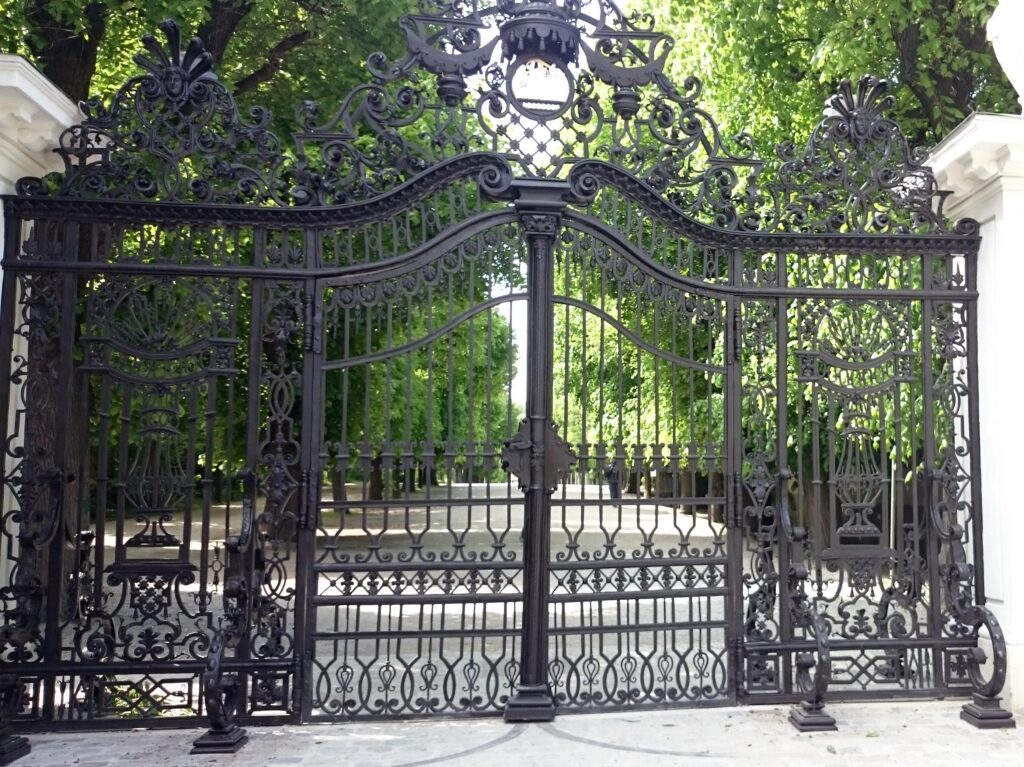 Metallrestaurierung Reiches Tor Maske Bleiminium Denkmalpflege Schloß Schönbrunn