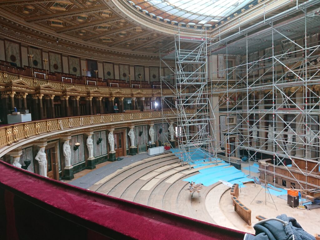 Restaurierung Parlament Logen Holzrestaurierung Holzmserierung Holzimitation