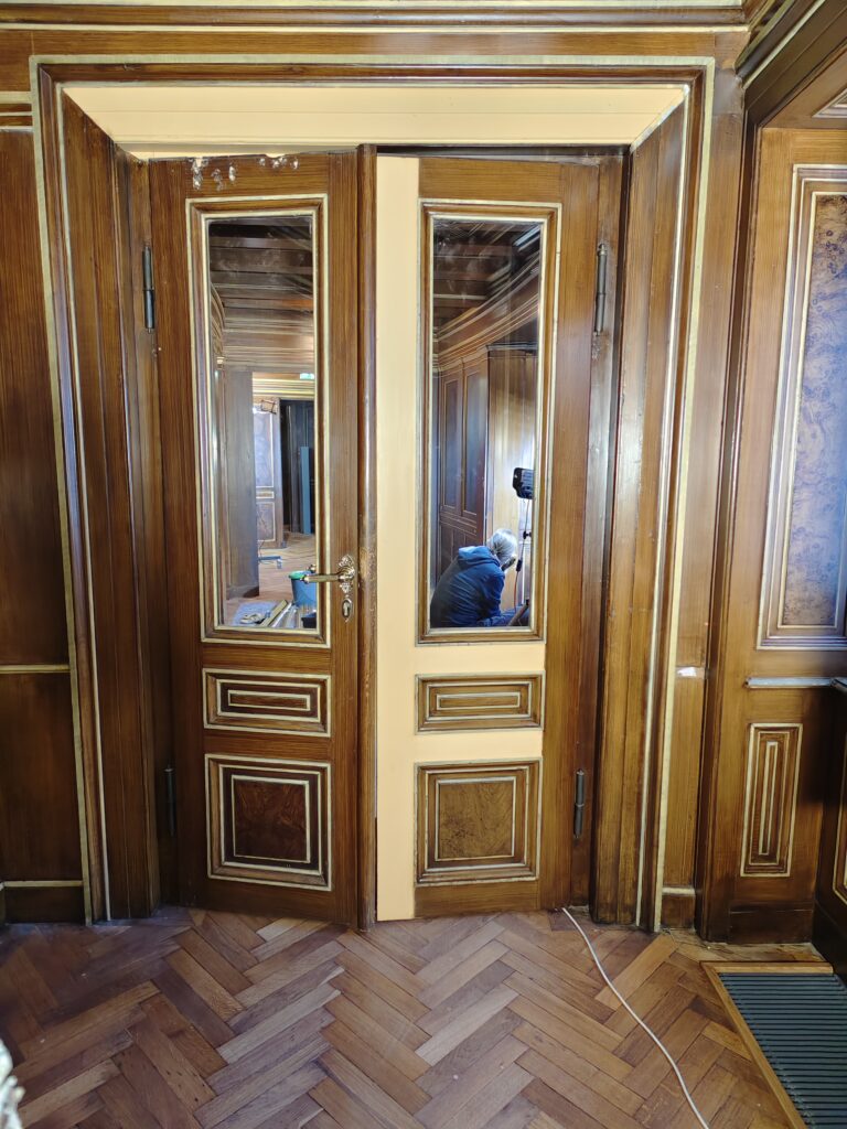 Restaurierung Parlament Wien Holzimitation