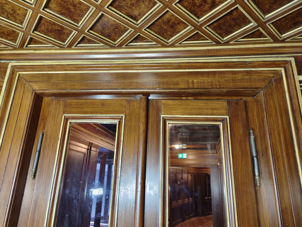 Restaurierung Parlament Wien Holzimitation