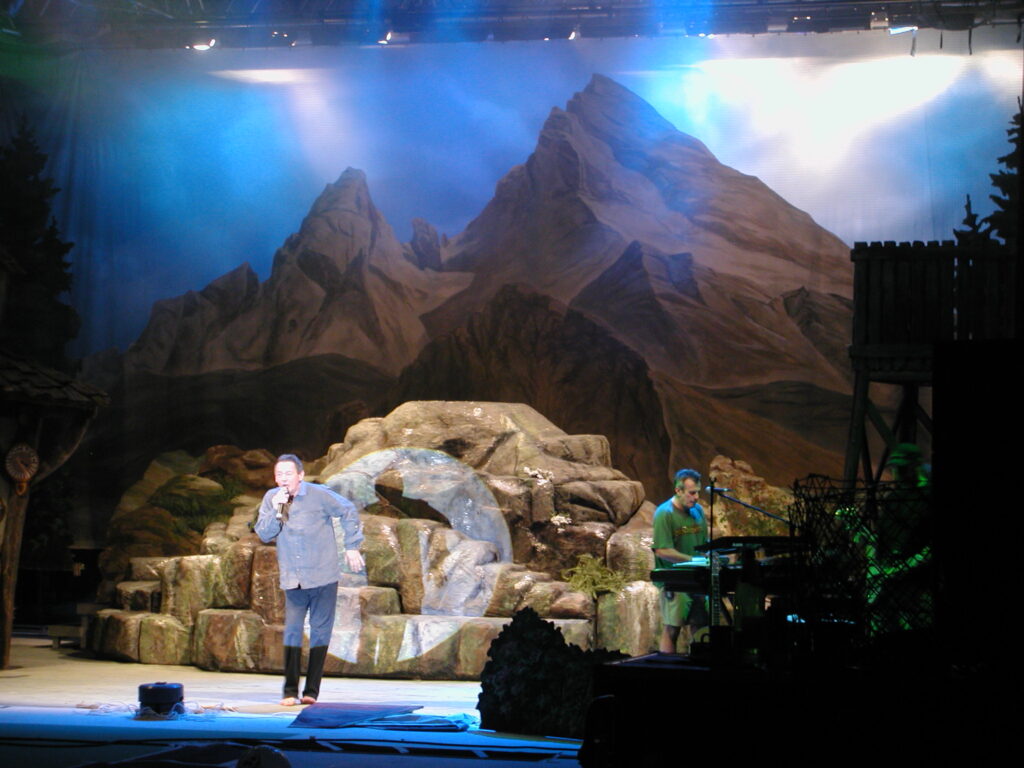 Der Watzmann Wolfgang Ambros Tournee 2004 Buehne Rustikal